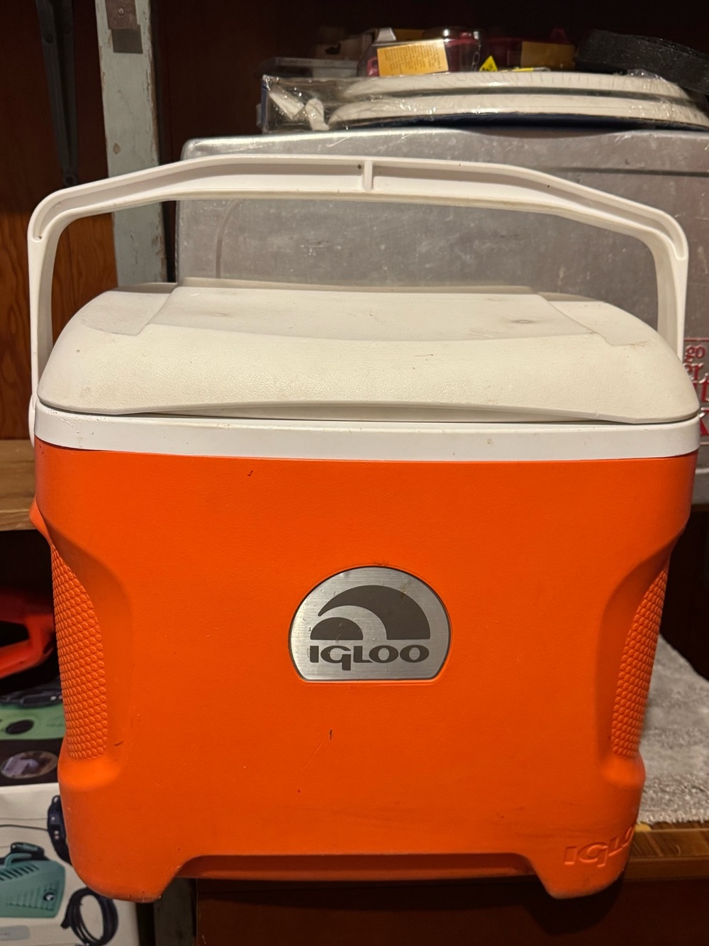 IGLOO 30 Quart Contour Cooler Orange